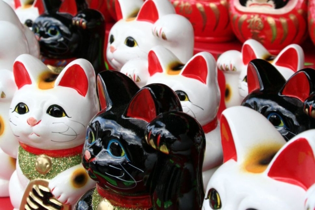 What is the Maneki Neko Meaning? Understanding the Iconic Japanese Lucky Cat